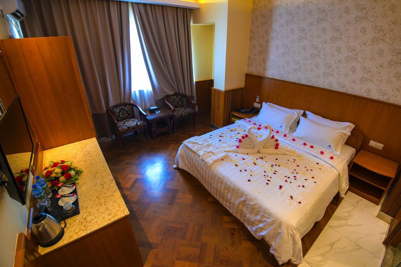 Unity Hotel Mandalay Exterior foto
